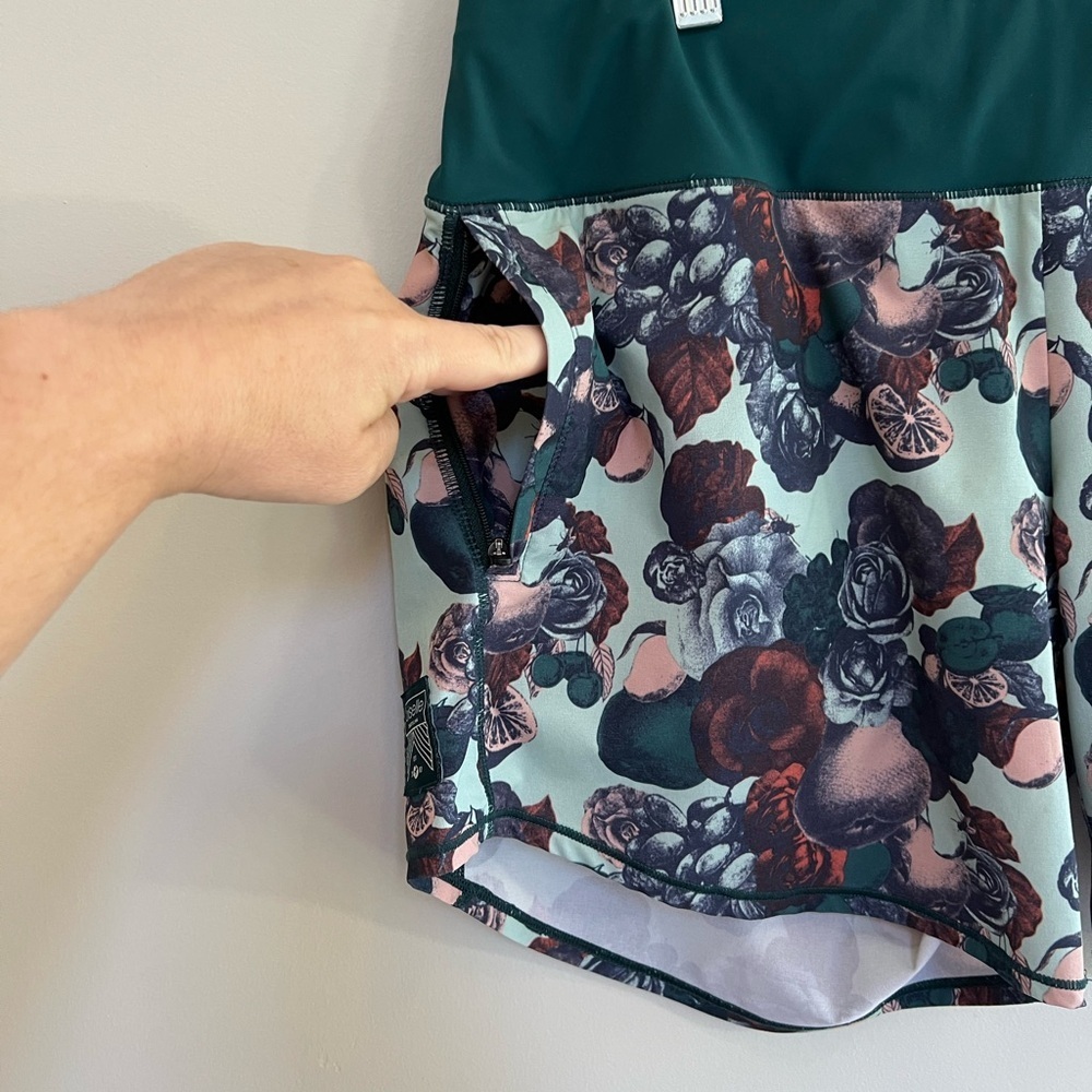 Oiselle Special Edition Long Roga Botanical 6" Running Shorts, Teal Green, 10 - Picture 4 of 11